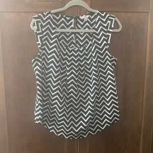 Candie’s sleeveless blouse. Black and white pattern.